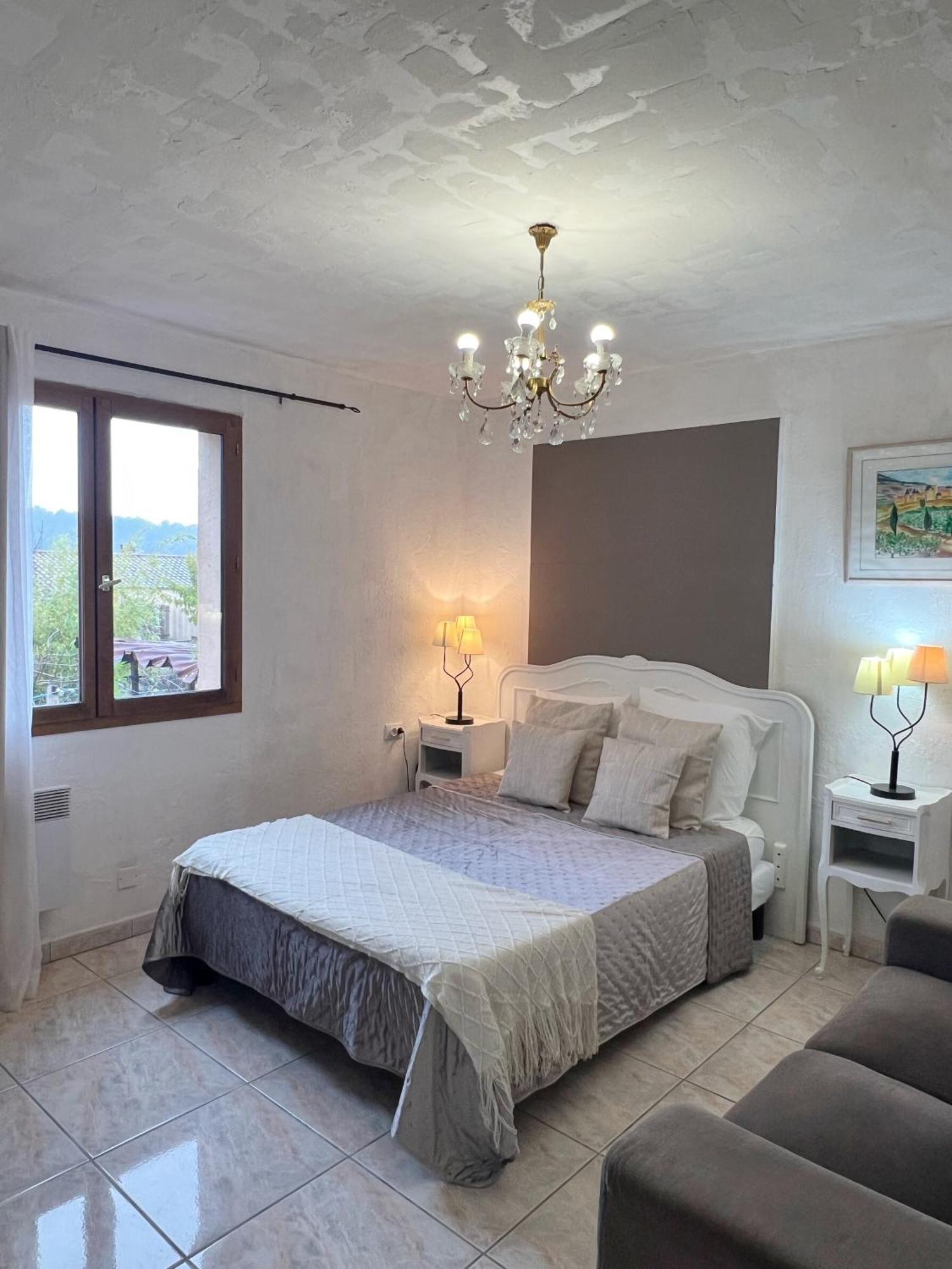 Le Beausejour Bed & Breakfast