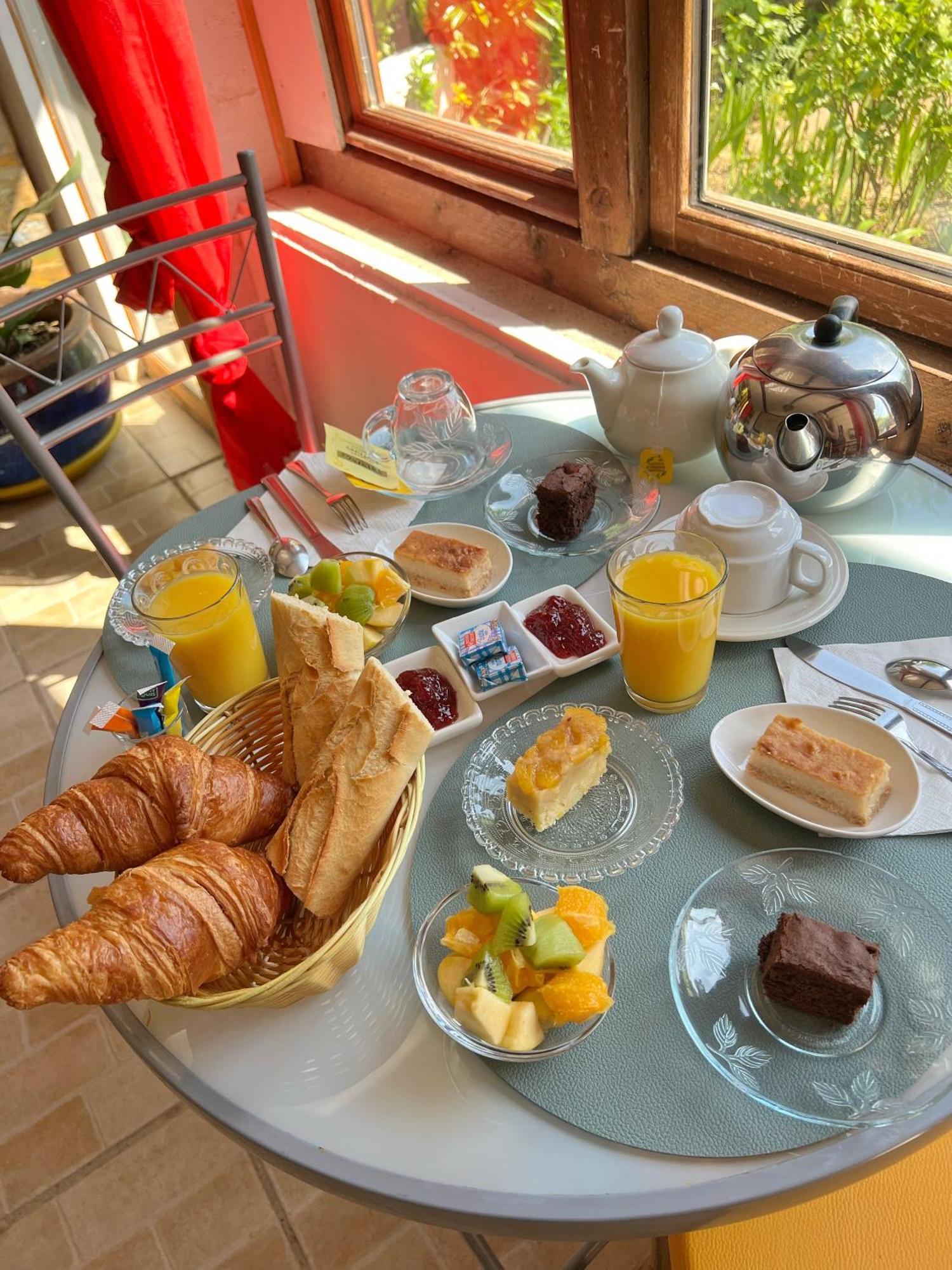 Le Beausejour Bed & Breakfast 3*